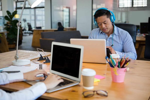 Comment personnaliser votre support de casque pour refléter votre style ?